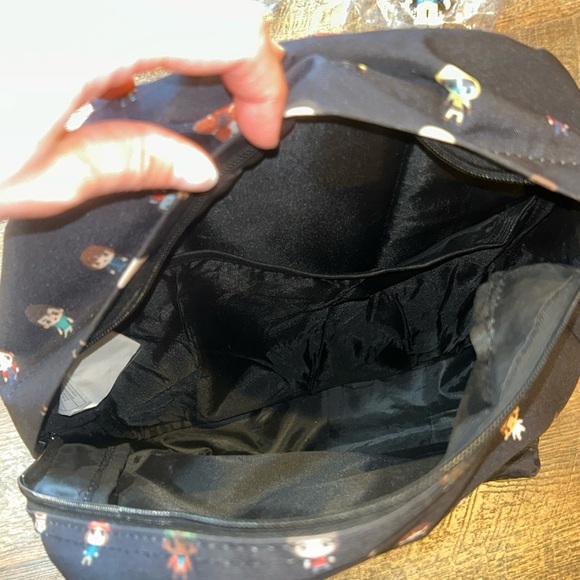 Stranger Things Backpack & Figures - Picture 6 of 14